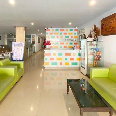 Urbanview Hotel Mulia Indah Palopo Экстерьер фото