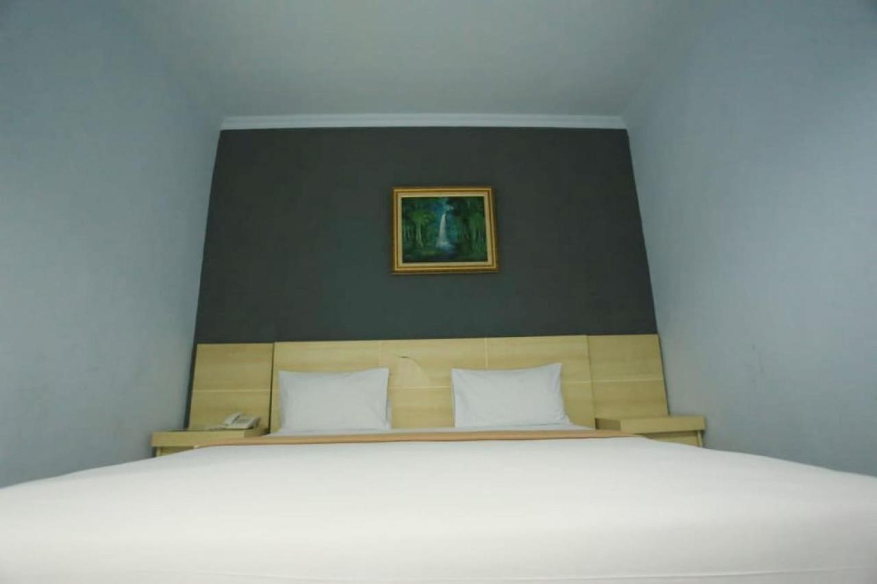 Urbanview Hotel Mulia Indah Palopo Экстерьер фото