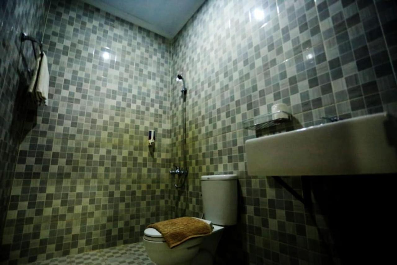 Urbanview Hotel Mulia Indah Palopo Экстерьер фото