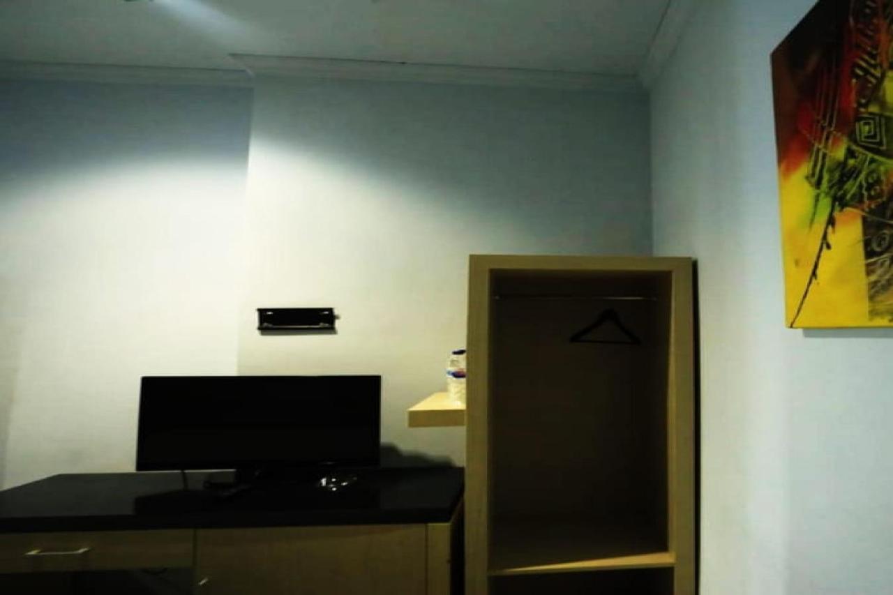 Urbanview Hotel Mulia Indah Palopo Экстерьер фото