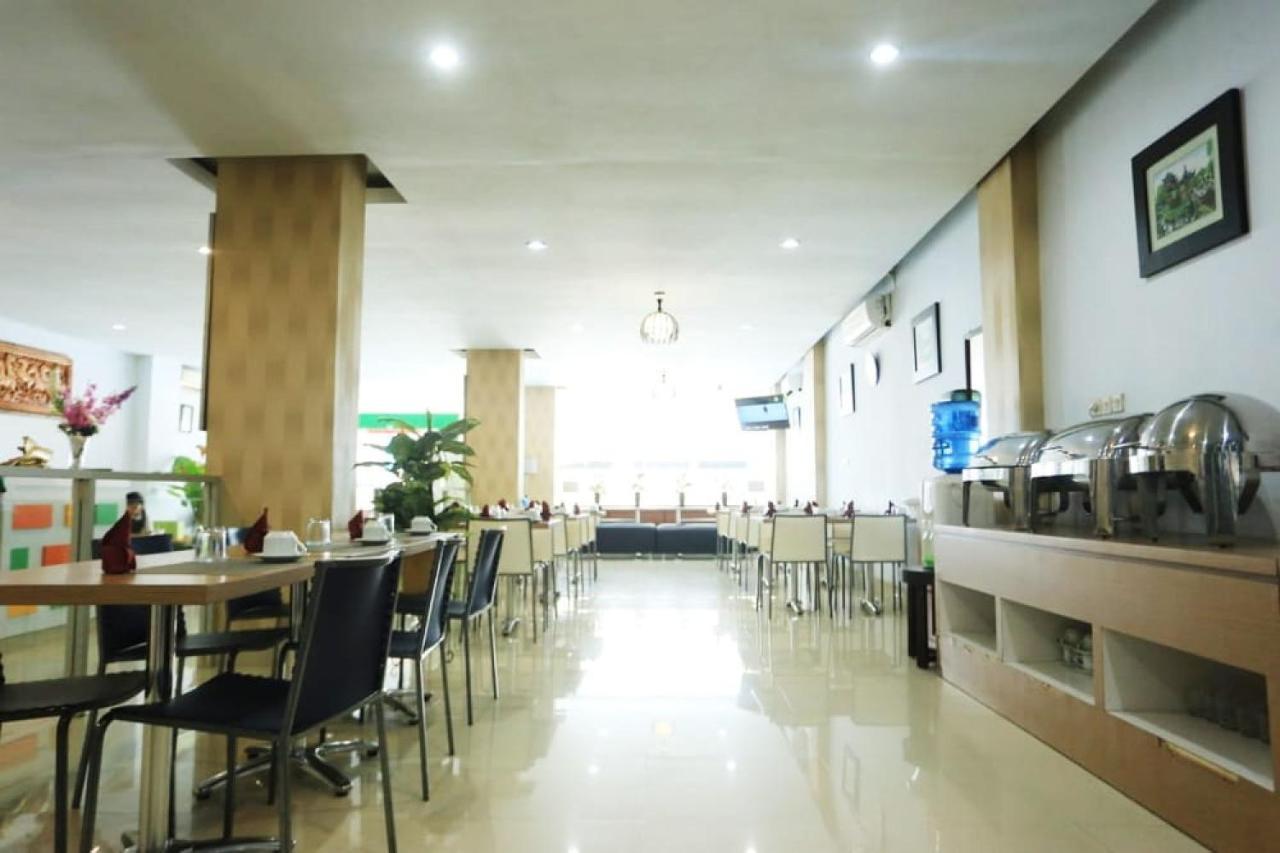 Urbanview Hotel Mulia Indah Palopo Экстерьер фото