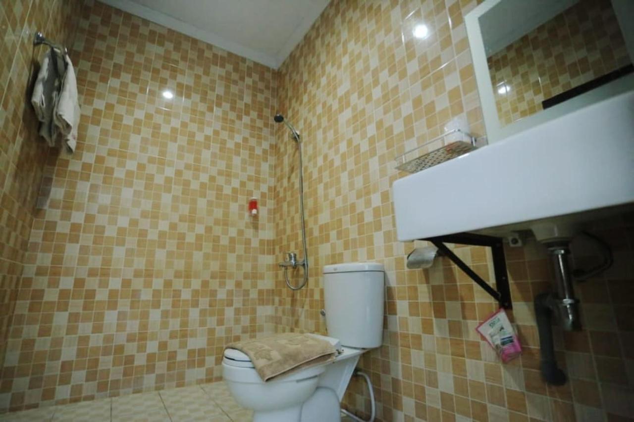 Urbanview Hotel Mulia Indah Palopo Экстерьер фото
