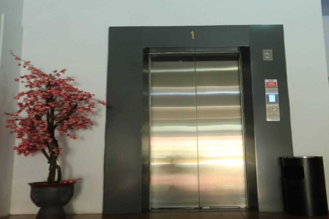 Urbanview Hotel Mulia Indah Palopo Экстерьер фото