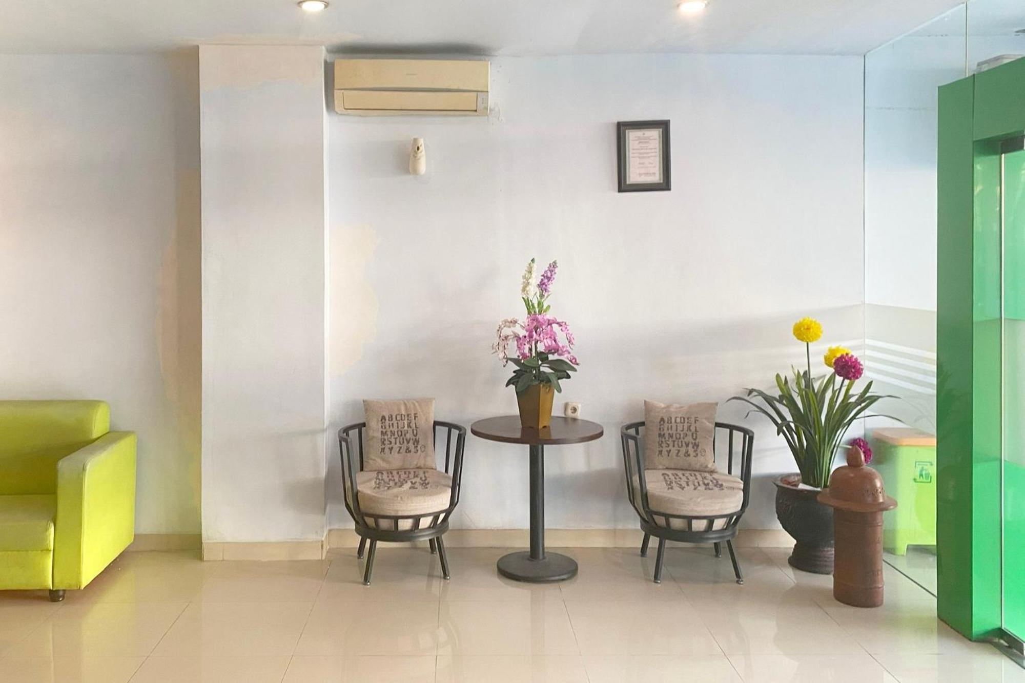 Urbanview Hotel Mulia Indah Palopo Экстерьер фото